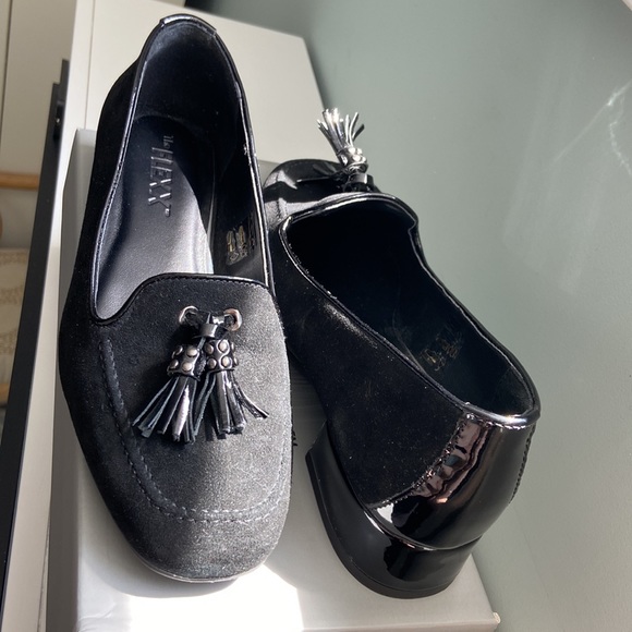 New in box gorgeous loafers. Suede with tassel. - Picture 4 of 6